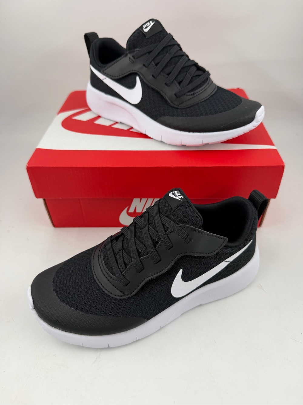 Nike Little Kid’s Tanjun Easy-On -SZ 2Y- Black White Athletic Shoes